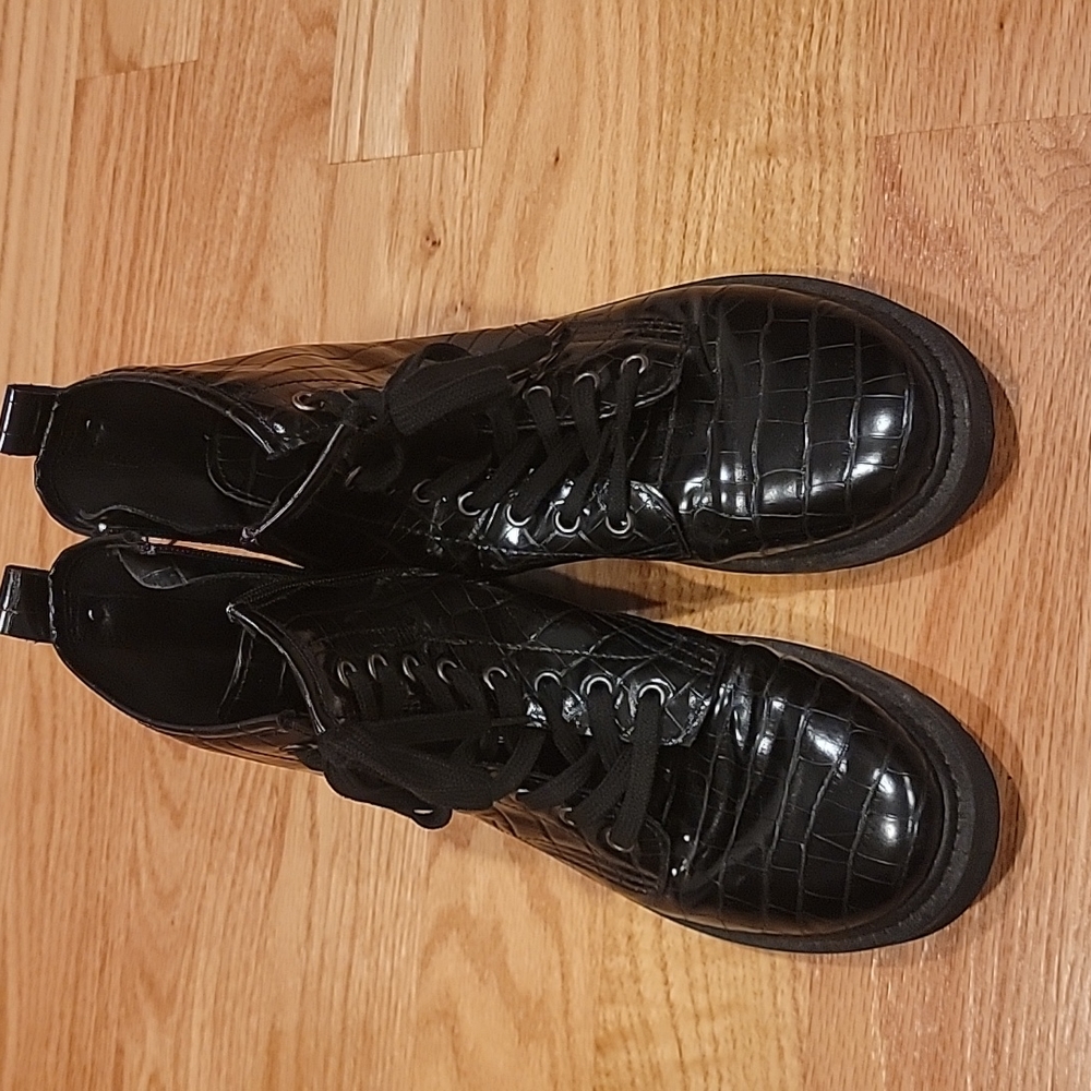 Steve Madden pattent leather man made material combat booties in croco size 8.5